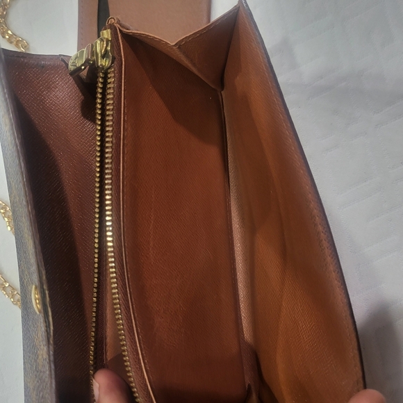 Louis Vuitton Brown Monogram Sarah Wallet - Picture 10 of 14